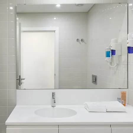 Serviced - Bairro Alto Lisbona